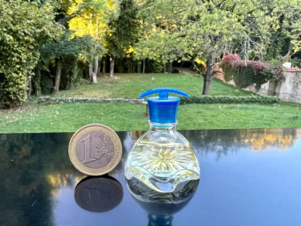 "AIMEZ-MOI" de CARON