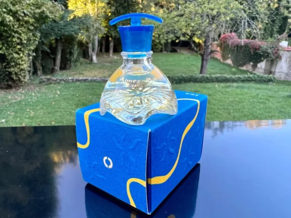 "AIMEZ-MOI" de CARON