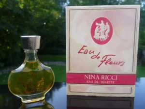 "EAU DE FLEURS" de Nina RICCI