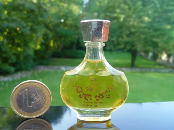 "EAU DE FLEURS" de Nina RICCI
