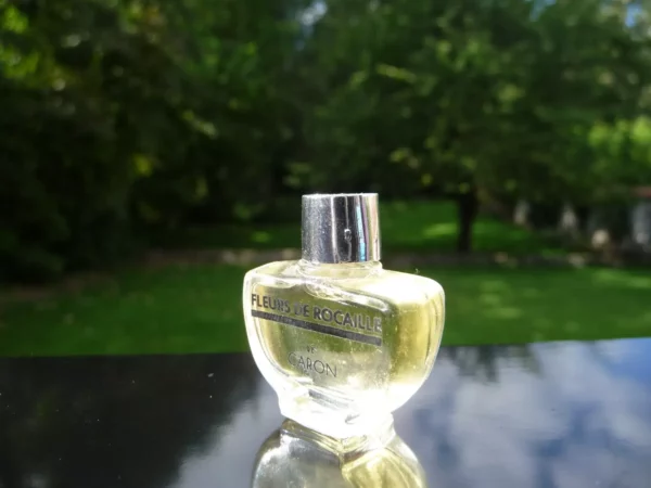 "FLEURS DE ROCAILLE" de CARON