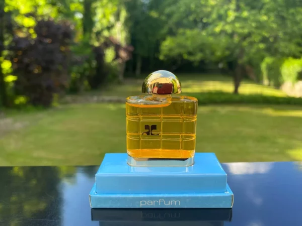 "COURREGES IN BLUE" de COURREGES