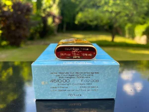 "COURREGES IN BLUE" de COURREGES