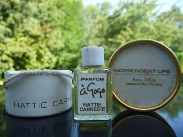 Flacon-Photo (338) "CARNEGIE HATTIE" de A GOGO