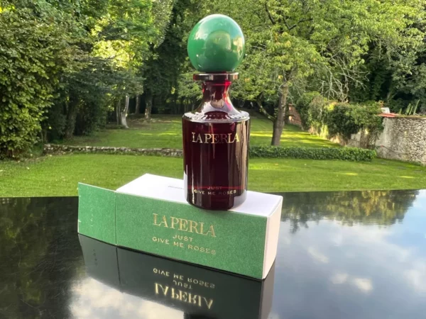 Flacon-Photo (428) "JUST GIVE ME ROSES" de LA PERLA