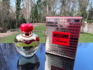 "GLAMOUR" de MOSCHINO