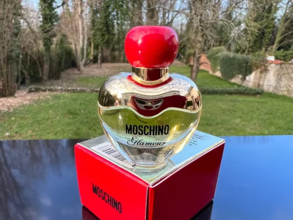 "GLAMOUR" de MOSCHINO