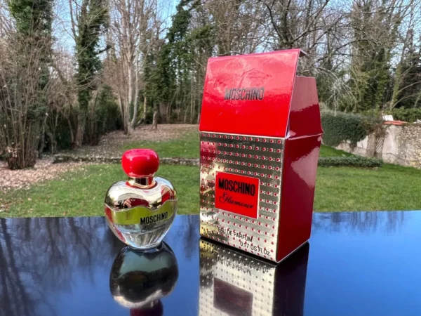 "GLAMOUR" de MOSCHINO