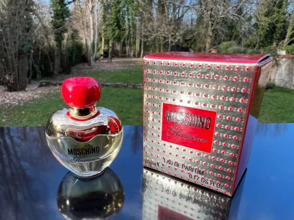 "GLAMOUR" de MOSCHINO