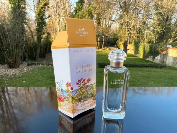 Flacon-Photo (762) "UN JARDIN A CYTHERE" de HERMES