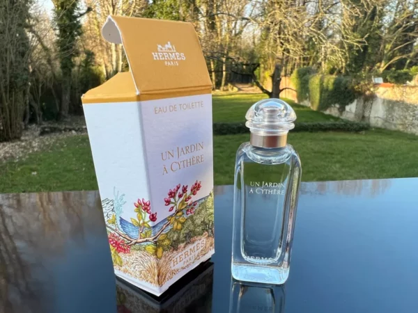 Flacon-Photo (781) "UN JARDIN A CYTHERE" de HERMES