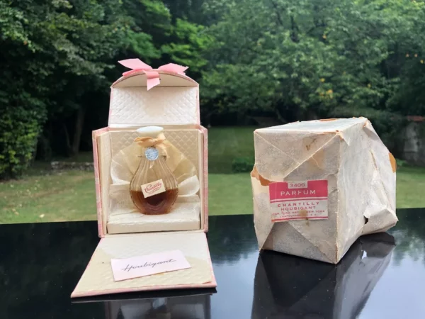 "CHANTILLY" de HOUBIGANT
