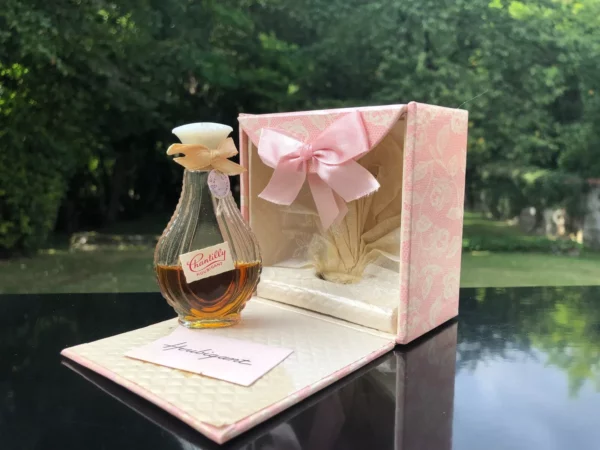 "CHANTILLY" de HOUBIGANT