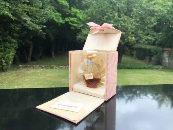 "CHANTILLY" de HOUBIGANT