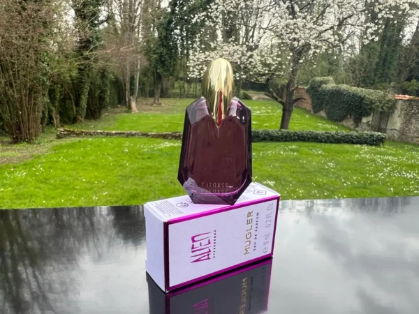 "ALIEN HYPERSENSE" de MUGLER