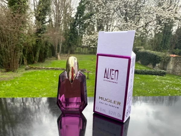 "ALIEN HYPERSENSE" de MUGLER