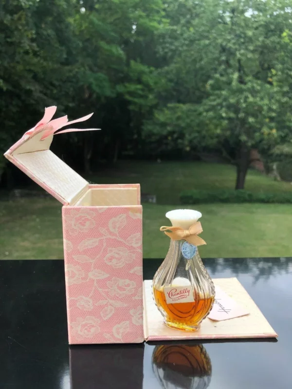 "CHANTILLY" de HOUBIGANT