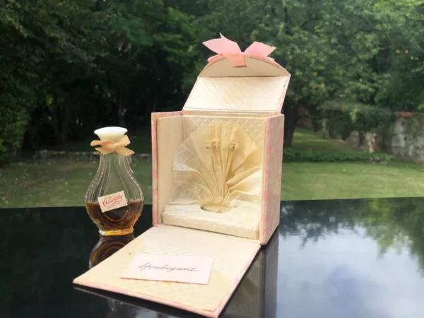"CHANTILLY" de HOUBIGANT
